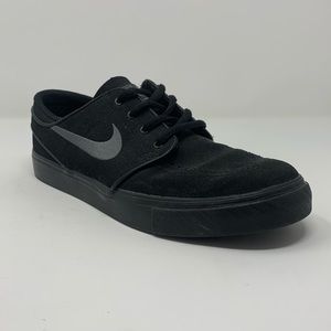 NIKE Stefan Janoski Black Shoes (Size 7)